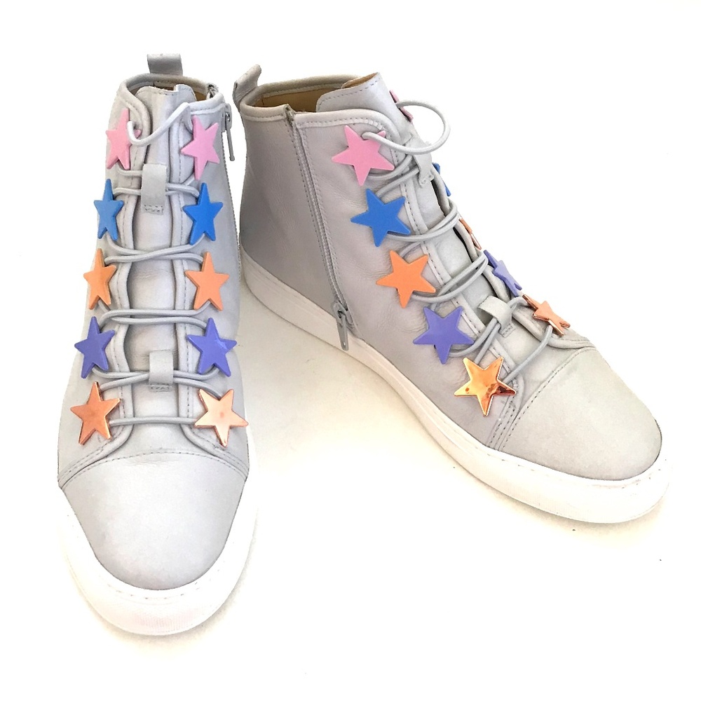KATY PERRY High Top Sneakers with Multicolored Stars Gray Women’s Size 8 NWT